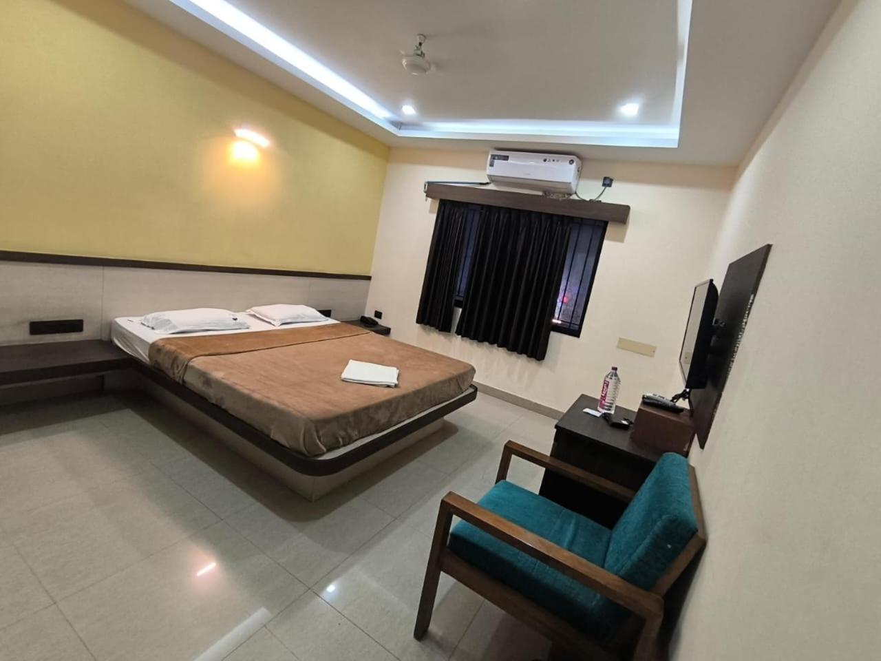 Hotel Pbs Grand Hospet Exterior photo
